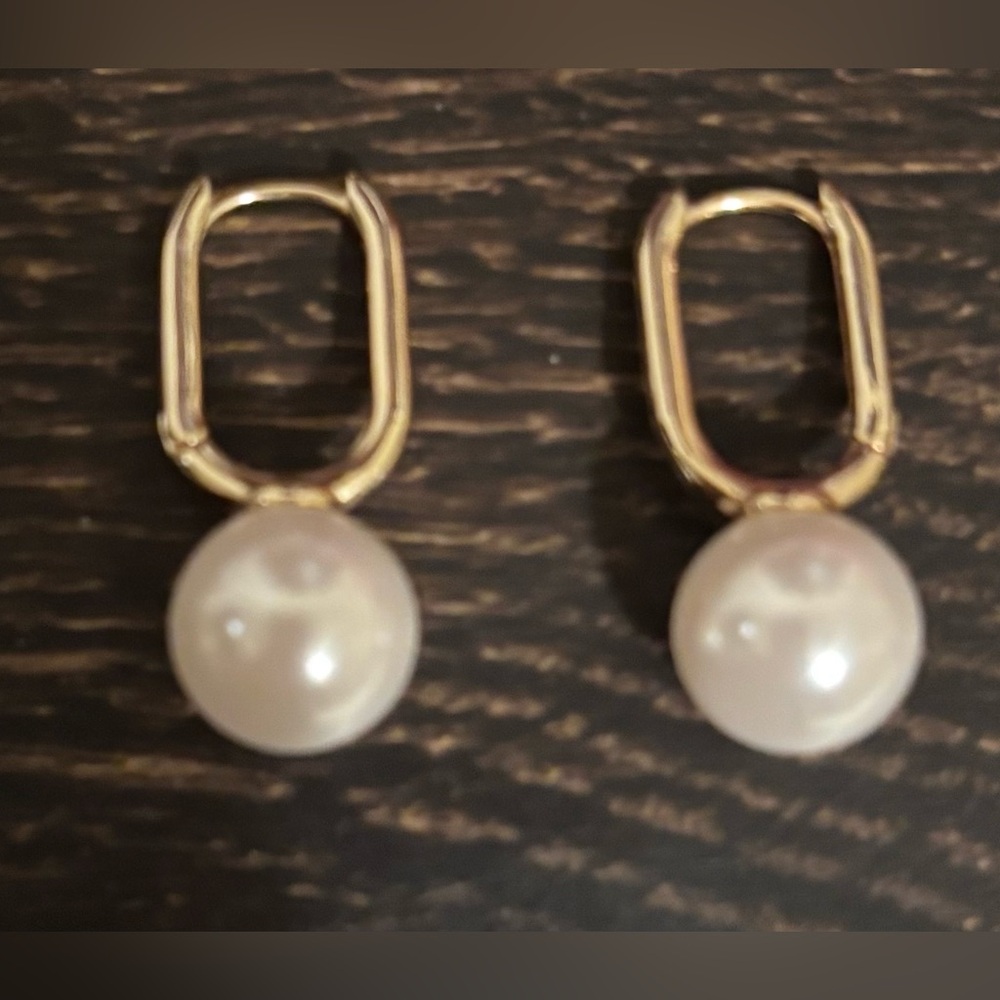 Adina Eden paper clip hoop earrings with faux pearls - NWOT